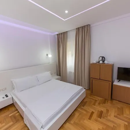 Aler Luxury מלון 4*