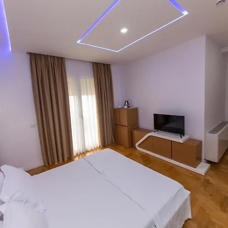 Aler Luxury מלון